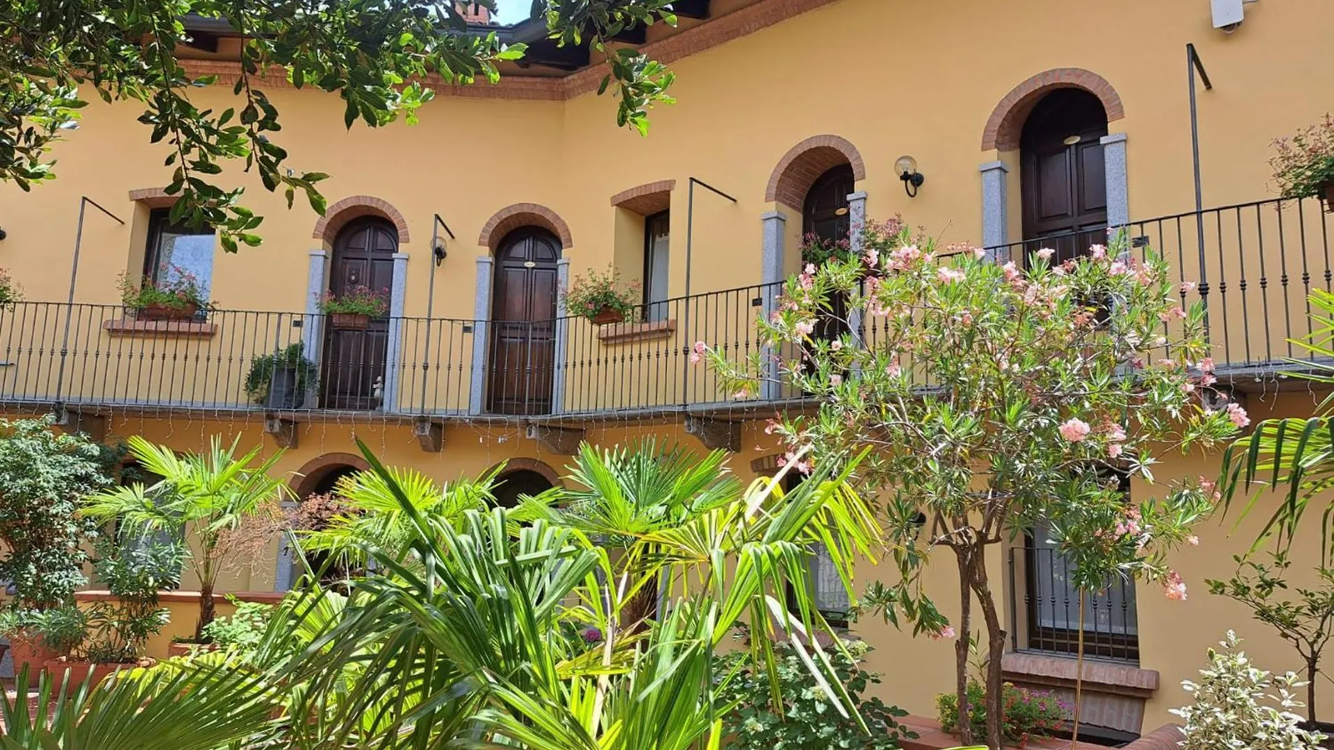 Apartman Bilocale Dafne Abbadesse Guest House Milánó Olaszország
